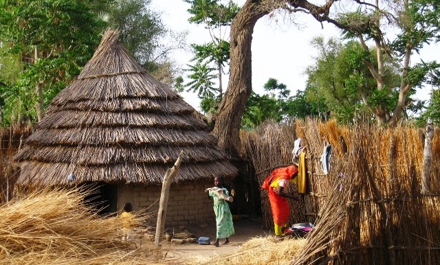 House of straw in Dawra village in Kass, South Darfur, 2006 (Robert Lankenau)